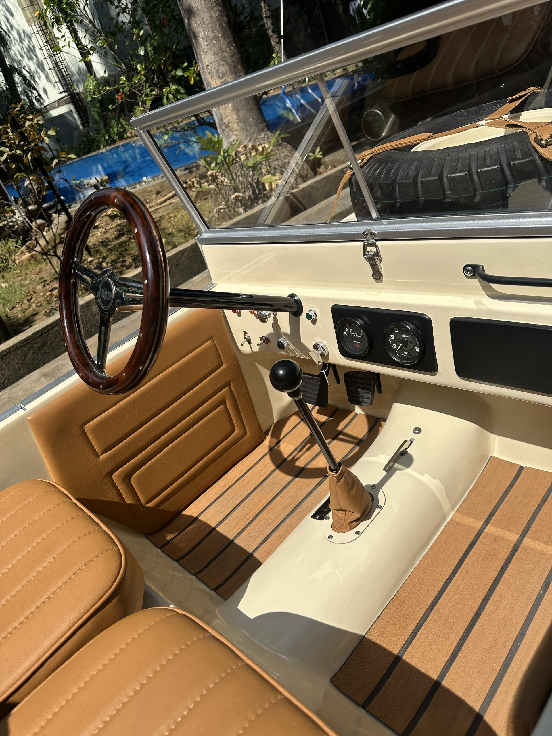 Land Junior 5