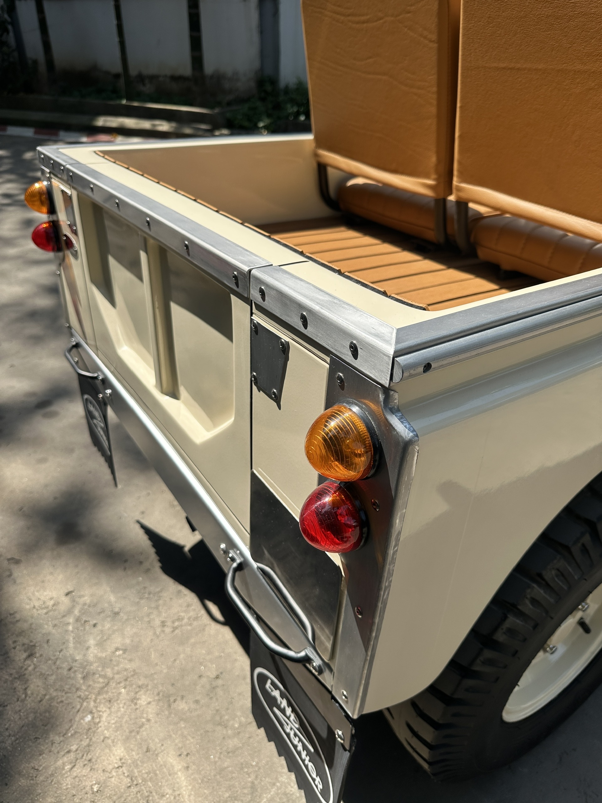 Land Junior 1